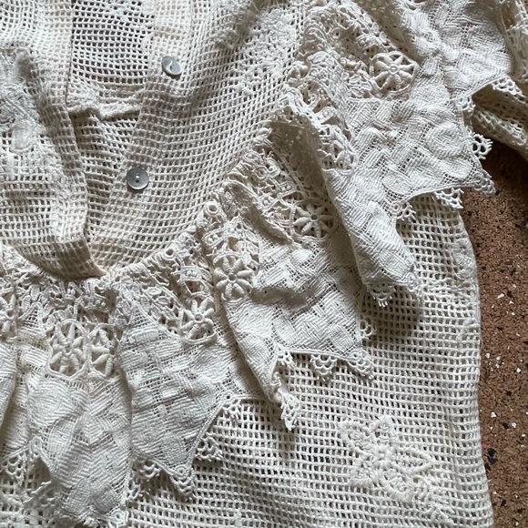 Like new Jen’s Pirate Booty Lace top size xs - Picture 2 of 4